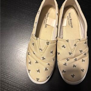 Isaac Mizrahi Cream Slip-On Shoes with Bee Design